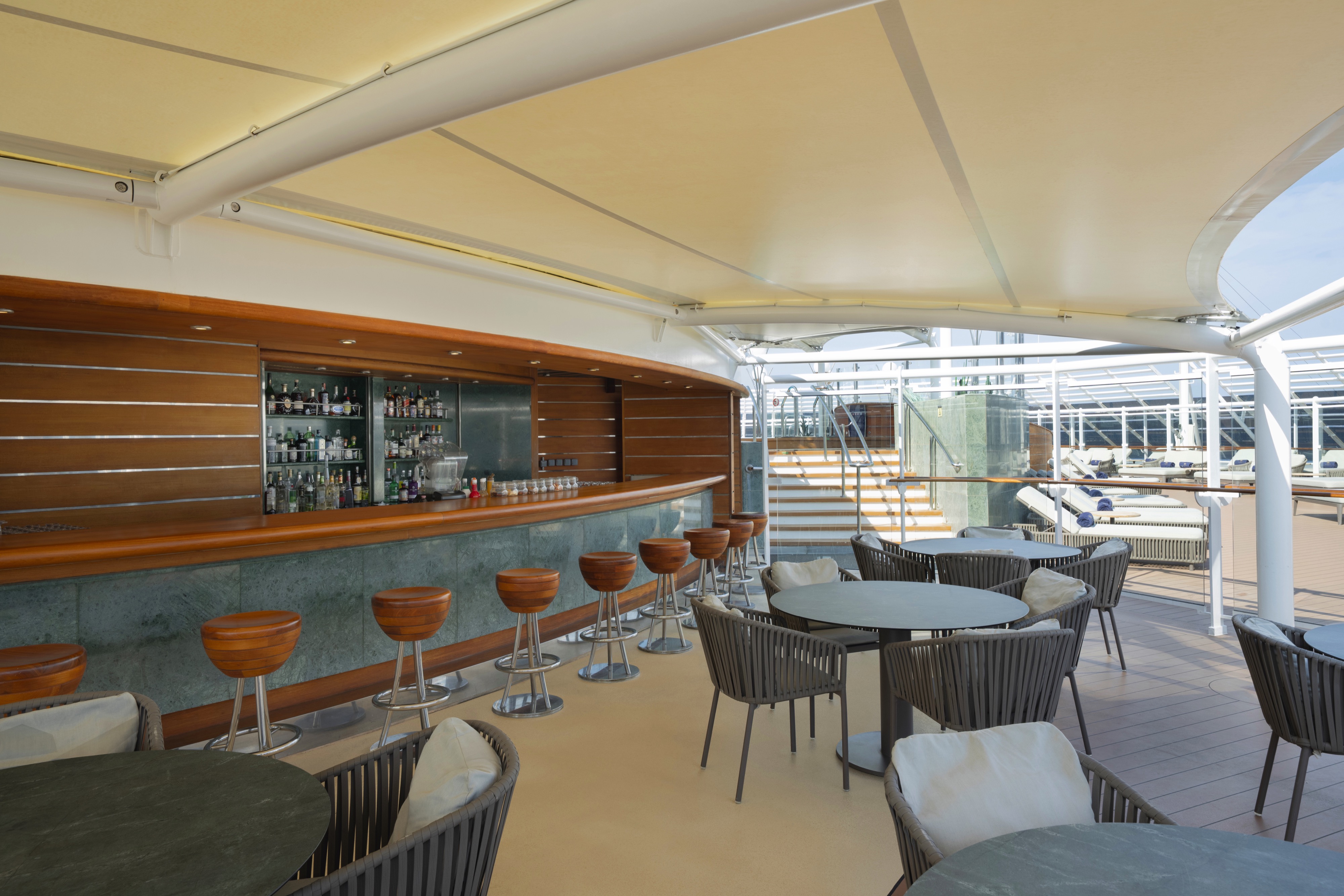 MSC Divina - MSC Yacht Club The One Bar and Pool